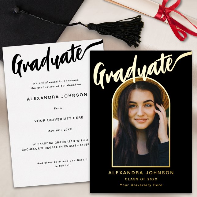 Modernes Graduate Foto Arch Calligraphy Black Gold Folieneinladung (Modern graduate photo arch elegant calligraphy black and gold foil graduation announcement card)