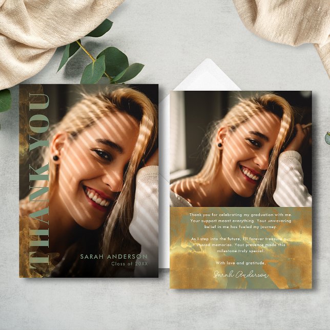 Modernes Graduate Sage Green Foto Abschluss Dankeskarte (Von Creator hochgeladen)