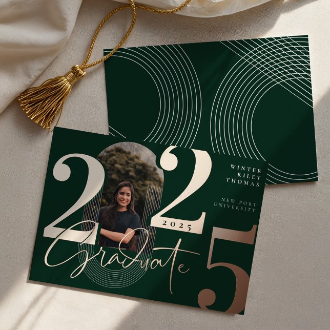Modernes Graduate Script 2025 Concentric Arch Foto Folieneinladung (Modern Graduate Script 2025 Concentric Arch Photo Foil Invitation)