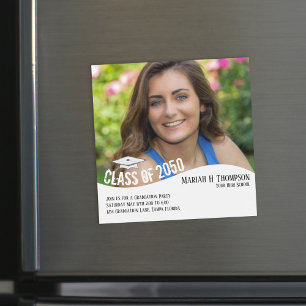 Modernes Graduiertenmagazin mit Minimalistischem F Magnetkarte