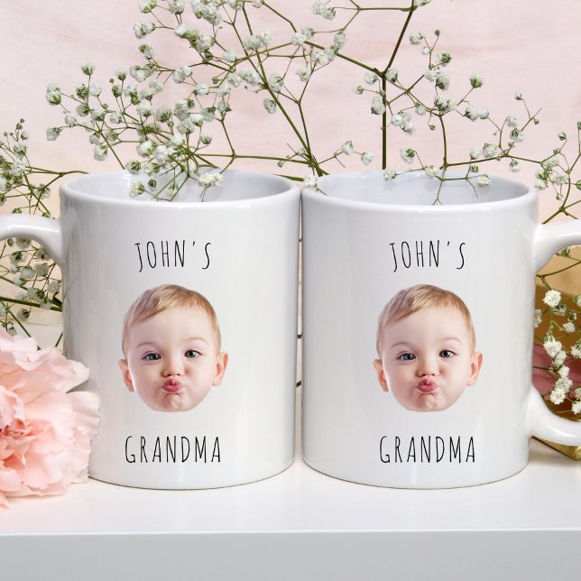 Modernes Grandma Baby Gesicht Geburtstagsgeschenk  Verwandlungstasse (Von Creator hochgeladen)