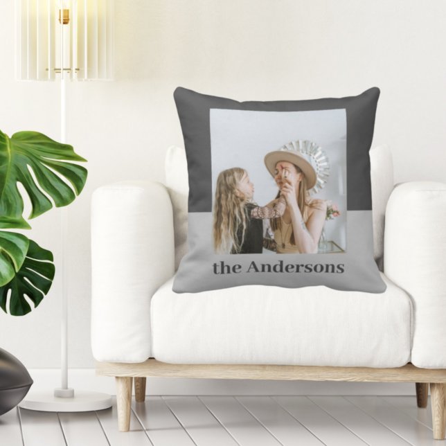 Modernes Grau | FOTO | Familiennamensgeschenk Kissen (Von Creator hochgeladen)
