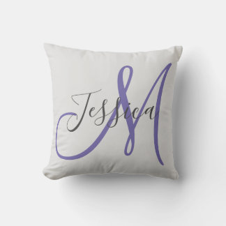 Modernes Grau und Lila Monogramm Kissen