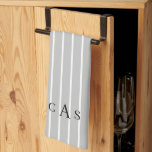 Modernes, graugestrichenes Monogramm II Geschirrtuch<br><div class="desc">Grauer und weißer Streifen. Monogramm. Einfaches Küchentuch. Modern.</div>