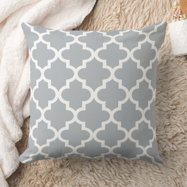 Modernes graumarokkanisches Quatrefolienmuster Kissen (Decke)