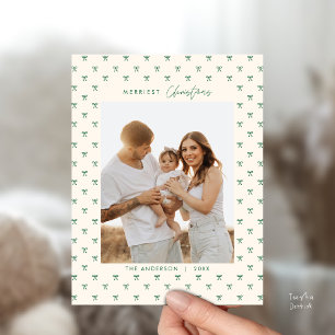 Modernes Green Bow Muster Familienweihnachtsfest W Postkarte