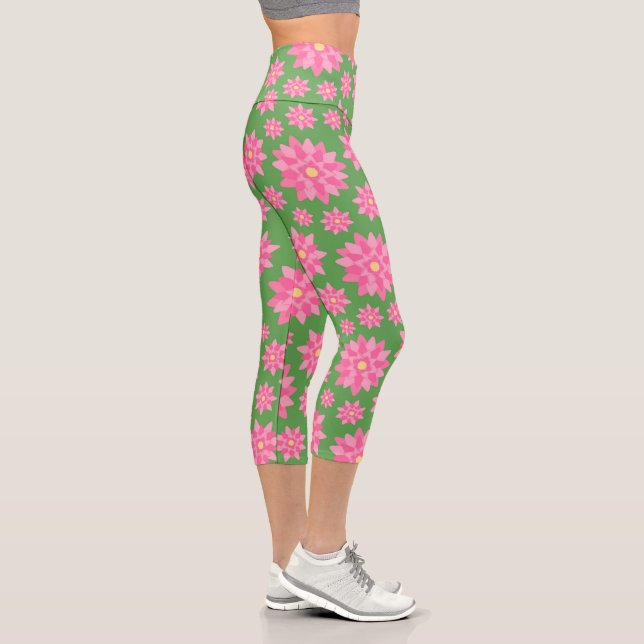 Modernes Grün mit rosa Blume Capri Leggings (Rechts)