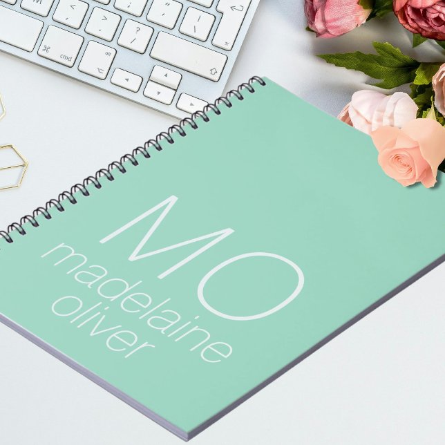 Modernes, grün-weißes Monogramm-Notebook Notizblock (Von Creator hochgeladen)