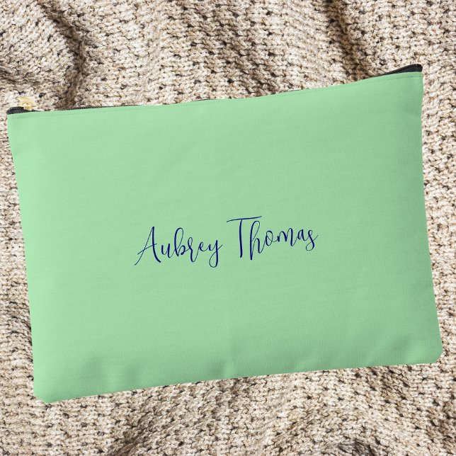 Modernes, grünes, handgeschriebenes Skriptmonogram Zubehörtasche (Von Creator hochgeladen)