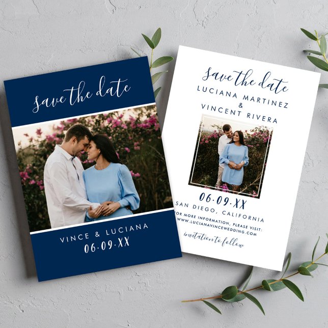 Modernes handgeschriebenes Script-Navy-Hochzeitssk Save The Date (Von Creator hochgeladen)