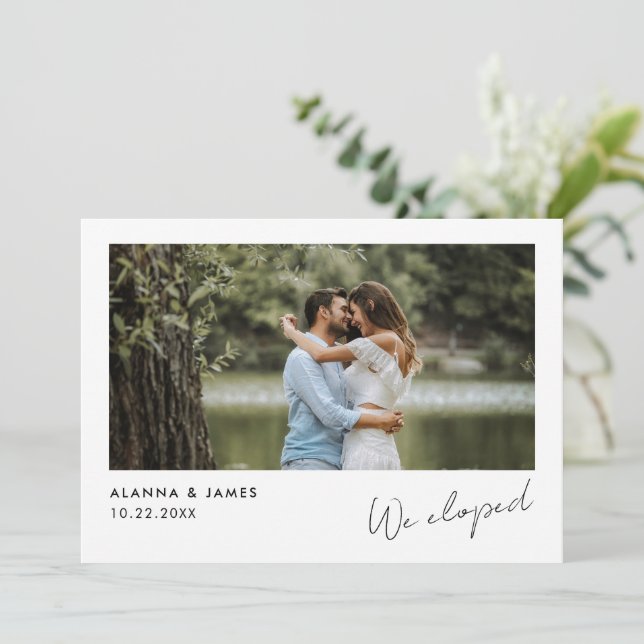 Modernes Hochzeitsankündigungs-Foto "We Eloped" Einladung (Stehend Vorderseite)