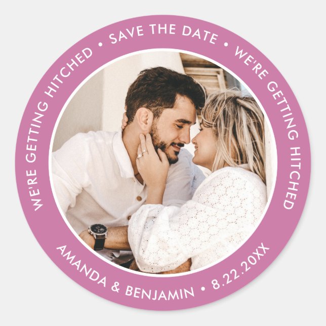 Modernes Hochzeitsstil in Rosa Save the Date Runder Aufkleber (Vorderseite)