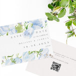 Modernes Hochzeitsszenario mit hellblauer Flora QR Save The Date<br><div class="desc">Eine schöne moderne Hochzeit erspart das Datum mit hellblauen Aquarellfarben-Blume. Personalisieren Sie Ihre Daten in einem modernen Layout mit bearbeitbarem QR-Code auf der Rückseite.</div>