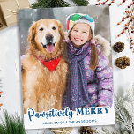 Modernes, individuelles Foto für Hunde Katze pawsi Feiertagspostkarte<br><div class="desc">Mit unserer neuen Reihe von Urlaubskarten, die sich perfekt für Familien mit furiosen Freunden eignen! Unsere Kollektion "Pawsitive Merry" bietet eine Vielfalt an lustigen und festlichen Designs, die Ihre geliebten Haustiere niedlich und spielerisch präsentieren. Ob Hund oder Katze, Sie können aus einer Auswahl an modernen, lustigen, Retro-, kühlen und stilvollen...</div>