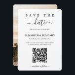 Modernes Kalligrafie Script QR Code Foto Gerettet Save The Date<br><div class="desc">Modernes und elegantes Design gedruckt Minimalistische Kalligrafie Script QR Code Foto Save the Date, die mit Ihrem Text angepasst werden können. Bitte klicken Sie auf den Button "Anpassen" und verwenden Sie unser Design-Tool, um diese Vorlage zu ändern. Karo im Grafikdesign-Store für andere Produkte, die diesem Design entsprechen!</div>