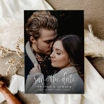 Modernes Kalligrafie-Skript mit zwei Fotos QR-Code Save The Date<br><div class="desc">Modernes Kalligraphie Script Zwei Foto QR Code Save the Date mit einer kühlen und modernen Kalligraphie auf einer vollen Blute Foto Hochzeitseinladung.</div>