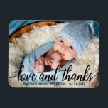 Modernes Kalligrafie-Skript Neue Baby-Liebe und Da Magnet<br><div class="desc">Modernes Kalligraphie Script Neue Baby Liebe und vielen Dank Foto Danke Magnet</div>