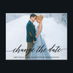 Modernes kalligrafisches Skript-Foto ändert das Da Postkarte<br><div class="desc">Moderne Kalligrafie-Skripterstellung verändern Das Datum Hochzeit verzögert Paar Foto Postkarte</div>