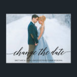 Modernes kalligrafisches Skript-Foto ändert das Da Postkarte<br><div class="desc">Moderne Kalligrafie-Skripterstellung verändern Das Datum Hochzeit verzögert Paar Foto Postkarte</div>