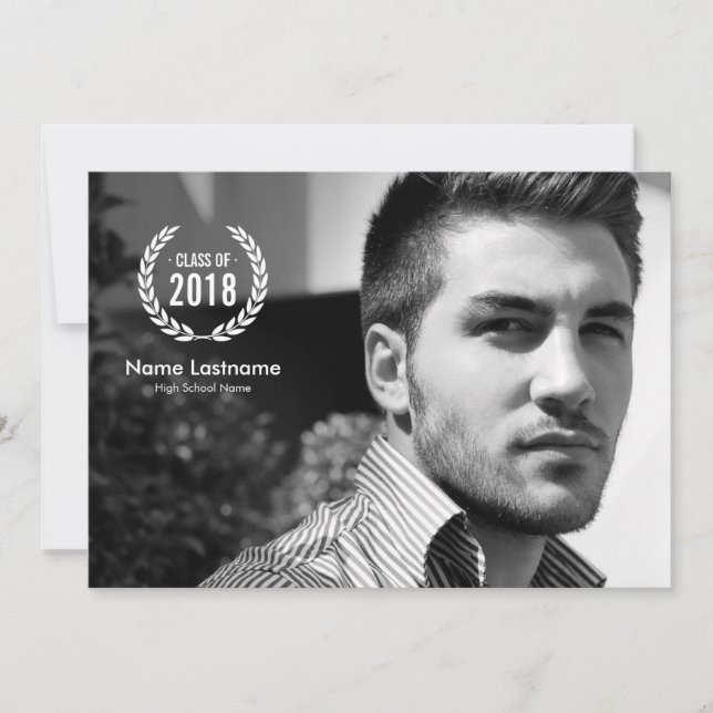 Modernes Laurel Wreath Foto Graduate Einladung (Vorderseite)