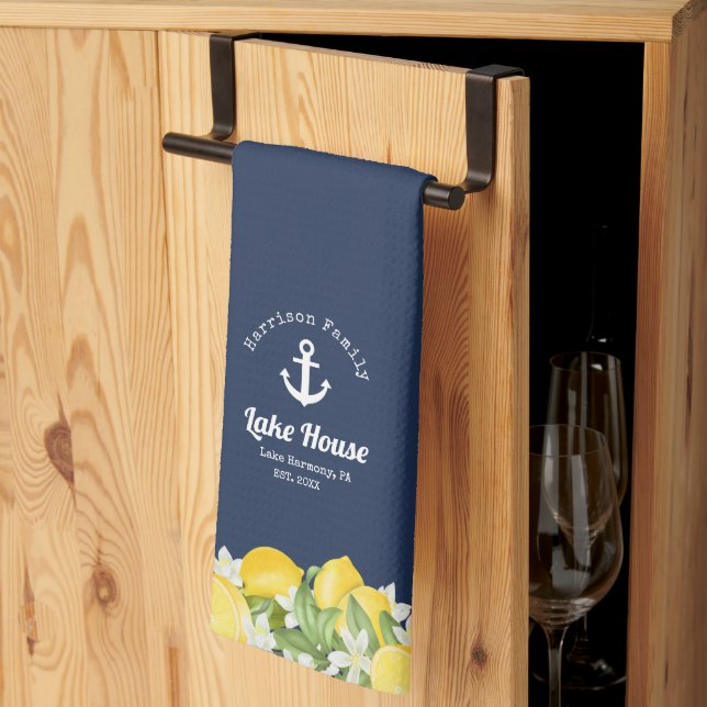 Modernes Lemon Lake House Familienname Geschirrtuch (Drittel gefaltet)