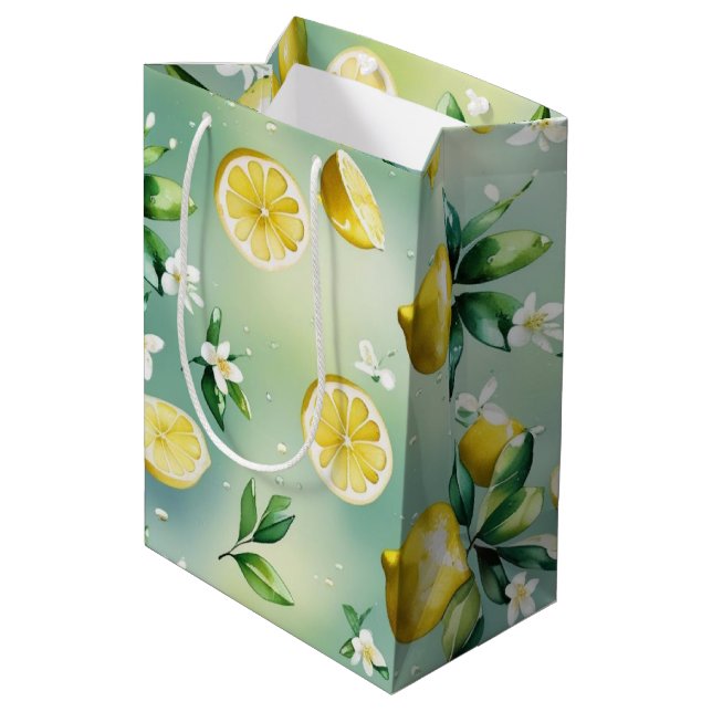 Modernes lemonblaues Blumenskript-Brautparty Mittlere Geschenktüte (Rückseite Schrägansicht)