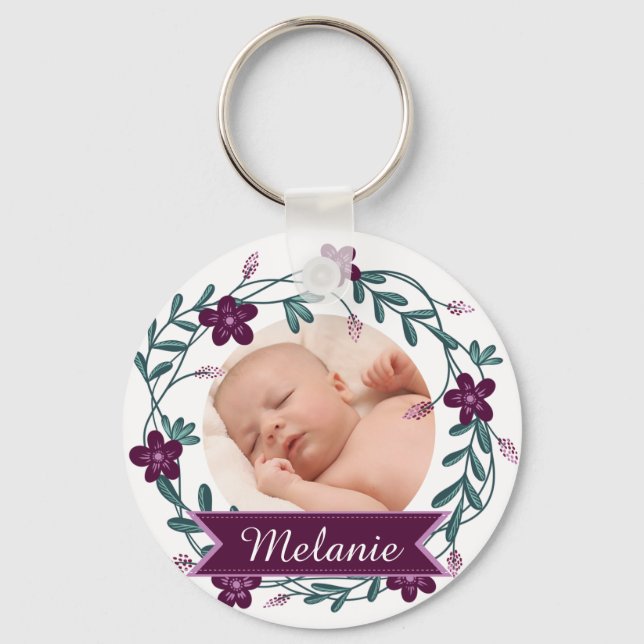 Modernes Lila Blumenkraut Baby Foto Keepake Schlüsselanhänger (Vorderseite)