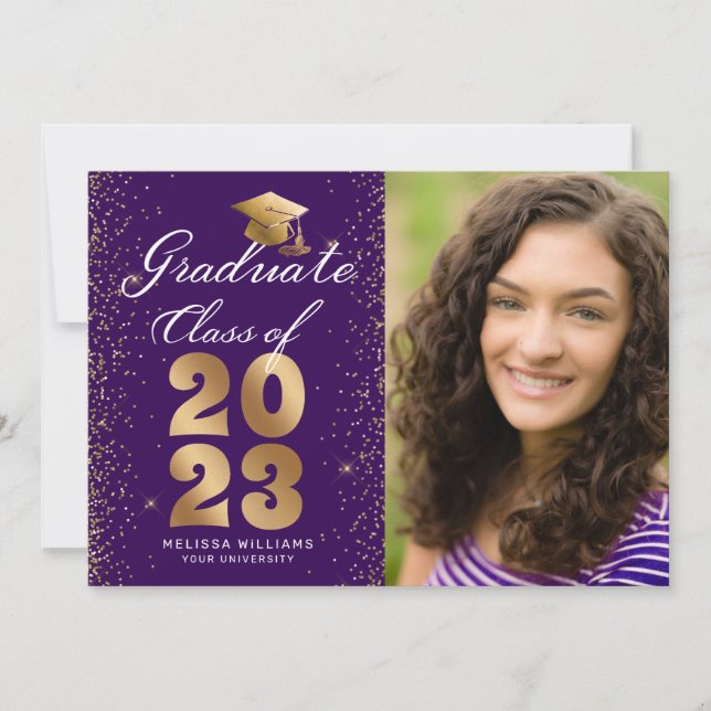Modernes Lila Gold Script Cap Glitzer Foto Grad Ankündigung (Vorderseite)