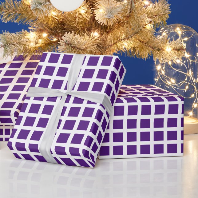 Modernes lila kariertes Rastermuster Geschenkpapier (Feiertage)