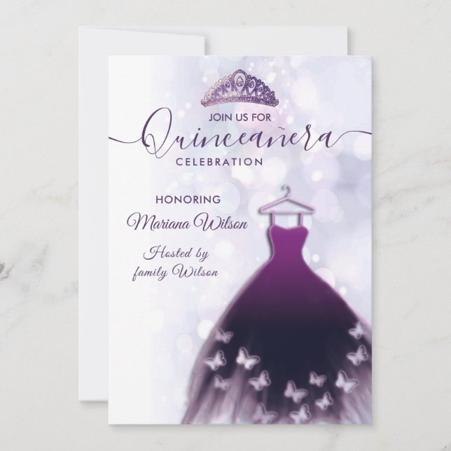 Modernes, lila Schmetterlingskleid Tiara Quince Einladung (Vorderseite)