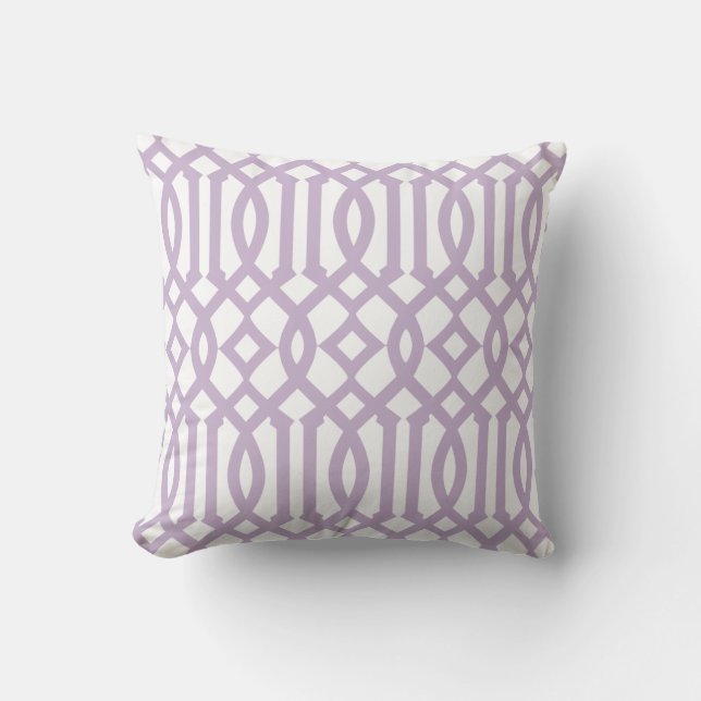 Modernes Lila Trellis-Muster in Weiß und Lilac Kissen (Vorderseite)
