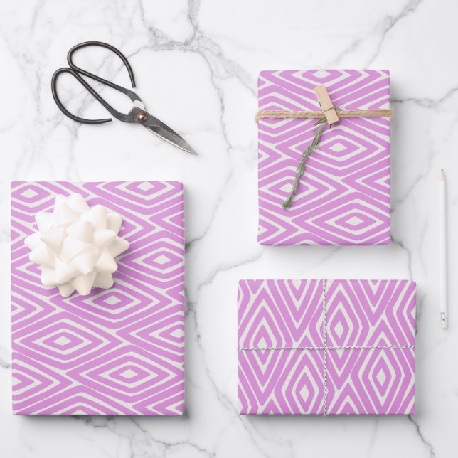 Modernes Lilac- und White Geometric-Diamant-Muster Geschenkpapier Set (Vorderseite)