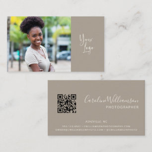 Modernes Logo Boho Taupe Einfacher QR-Code Foto Visitenkarte