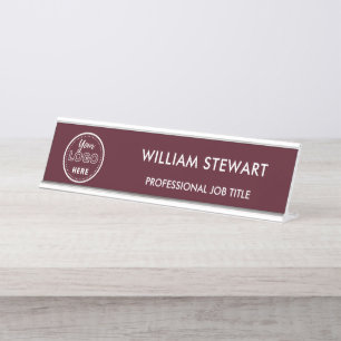 Modernes Logo Burgundy Mitarbeiter Minimalistisch Schreibtischnamensplakette