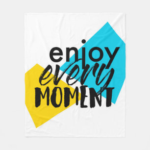 Modernes, lustiges Grafikdesign "Enjoy Every Momen Fleecedecke