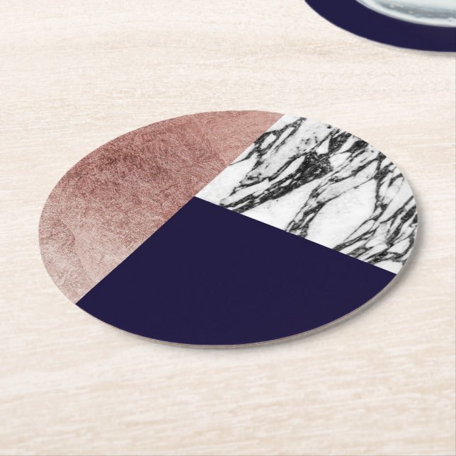 Modernes MarmorRosen-Gold-und Marine-Blau Tricut Runder Pappuntersetzer (Angewinkelt)