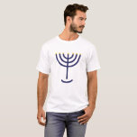 Modernes Menorah Navy Gold T-Shirt<br><div class="desc">Modernes Minimal Menorah Design bedruckt in Marine und Gold. Der Candelabra ist ein schlichtes minimalistisches Design in Marineblau mit Imitat-Folie abgerundeten Flammenspitzen. Dies ist eine sieben verzweigte Menorah.</div>