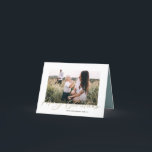 Modernes Minimal-Foto Weihnachten Weihnachtsgesche<br><div class="desc">Moderne minimale Blätter Kranz Jahr,  um Gold Effekt Drehbuch Weihnachtskarte zu erinnern. Handgemalte Eukalyptus,  minimales Laub und modernes rustikales Rattanfeuer verleihen dieser Ferienkarte ein luxuriöses Ambiente. In klassischen Grüntönen,  Braun,  dunkelblau und grau.</div>