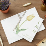 Modernes Minimal-Gelbfärbung Tulip Monogramm Planer<br><div class="desc">Die Einführung in unseren modernen und eleganten Planer, wo Einfachheit und die Schönheit eines Single Stamm blassgelb Aquarelltüppchen in der Mitte der Bühne. Vor einem unberührten Hintergrund erweckt dieses Design das Wesen reiner und schlichter Eleganz. Die weiche, leicht bedrückte Gelbfärbung auf der Rückseite verleiht dem Ganzen eine Touch zeitlosen Charmes....</div>