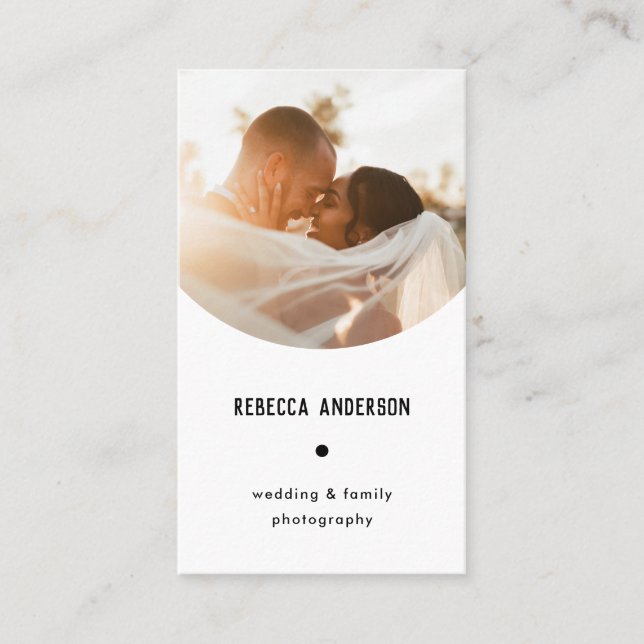 Modernes Minimal-Hochzeitfotograf-Rundfunk-Foto Visitenkarte (Vorderseite)