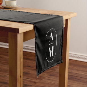 Modernes Minimal Pillenmonogramm - Schwarz-weiß Kurzer Tischläufer