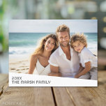 Modernes Minimales Foto mit Diagonal-Farbblock Postkarte<br><div class="desc">Verwenden Sie ein horizontales oder landschaftliches Foto und erstellen Sie eine einzigartige und trendige Foto-Postkarte. Dieses moderne minimale Design enthält einen diagonalen Farbblock mit Text zum Hinzufügen von Namen und Text. Wenn Sie etwas bewegen möchten,  klicken Sie auf die Schaltfläche Anpassen,  um Änderungen vorzunehmen.</div>