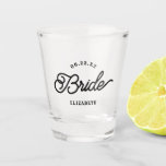 Modernes Minimalistisch Brillenschussglas Schnapsglas<br><div class="desc">Diese Brille ist perfekt für die bald werdende Frau! Passen Sie mit Ihrem Hochzeitstag und Ihren Hochzeitsfarben und Namen an.</div>