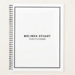 Modernes Minimalistisch Schwarz/Weiß Planer<br><div class="desc">Moderner minimalistischer Planer mit individuelle Name und Text in schwarz-modernem Sans Serif Schriftart Stil mit schwarzem Rand auf weißem Hintergrund.</div>