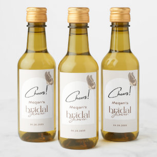 Modernes Minimalistisches Beige-Schmetterling-Brau Weinetikett