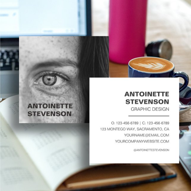 Modernes Minimalistisches Beruflich Quadratische Visitenkarte (Von Creator hochgeladen)