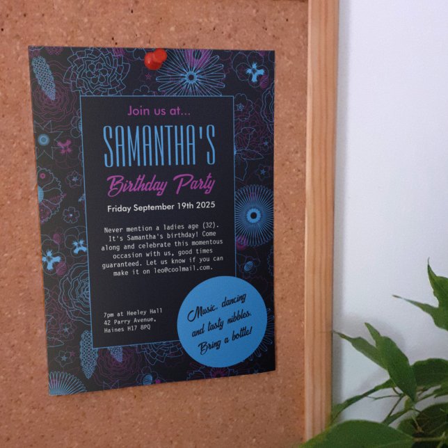 Modernes Minimalistisches Blumenblau und Lila Must Einladung (Von Creator hochgeladen)