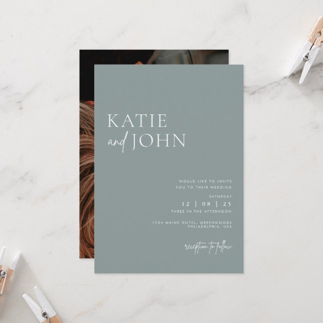 Modernes Minimalistisches Dusty Blue Wedding Foto Einladung (Vorderseite/Rückseite Beispiel)