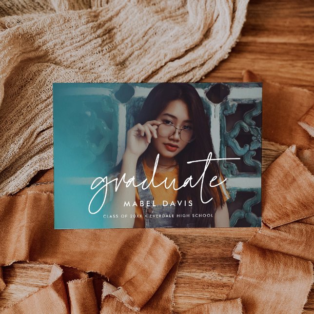 Modernes minimalistisches Foto für Abschluss Ankündigung (Von Creator hochgeladen)