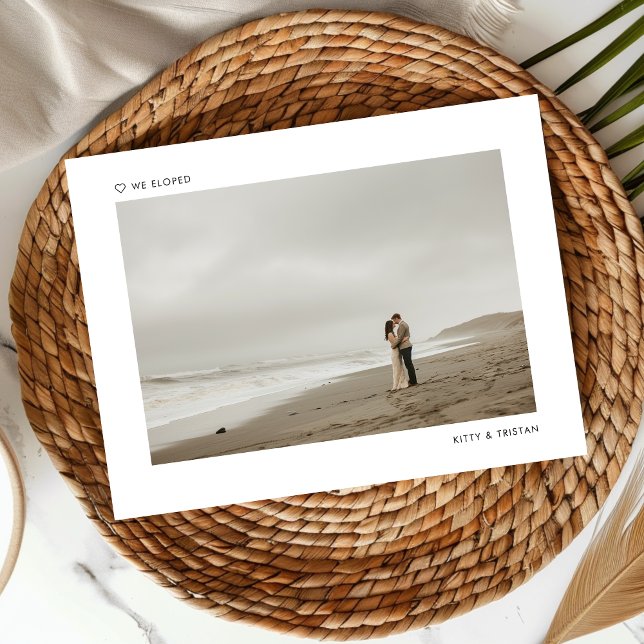 Modernes, Minimalistisches Foto - nur verheiratet Ankündigungspostkarte (Von Creator hochgeladen)